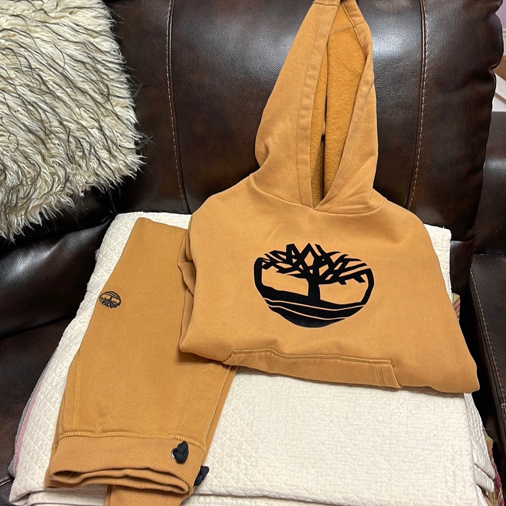 TIMBERLAND hooded long sleeve sweater and pants.